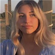 Donne des cours de soutien scolaire, aide aux devoirs, travail sur l’accent, préparation au baccalauréat possible (OIB compris)